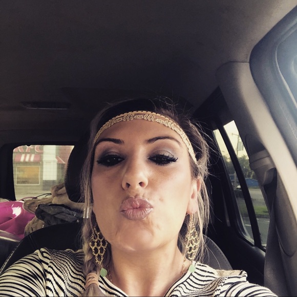 Meet your Posher, Mandi - Picture 2 of 3